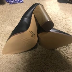 VENUS Shoes - Pointy toe Chunky heel pump VENUS Shoes - Pointy toe Chunky heel pump